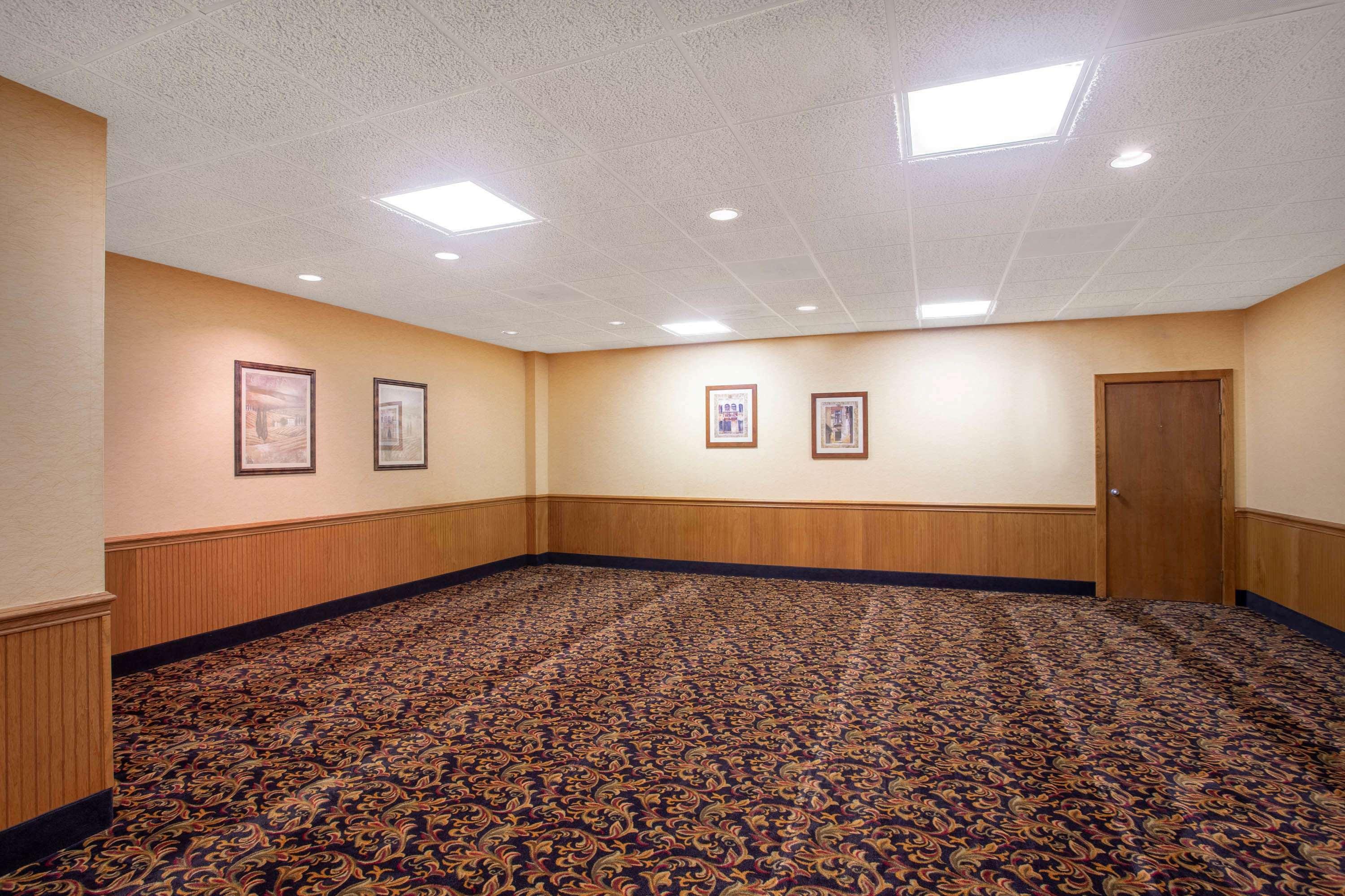 Hotel Super 8 by Wyndham Erie/I 90 Exterior foto